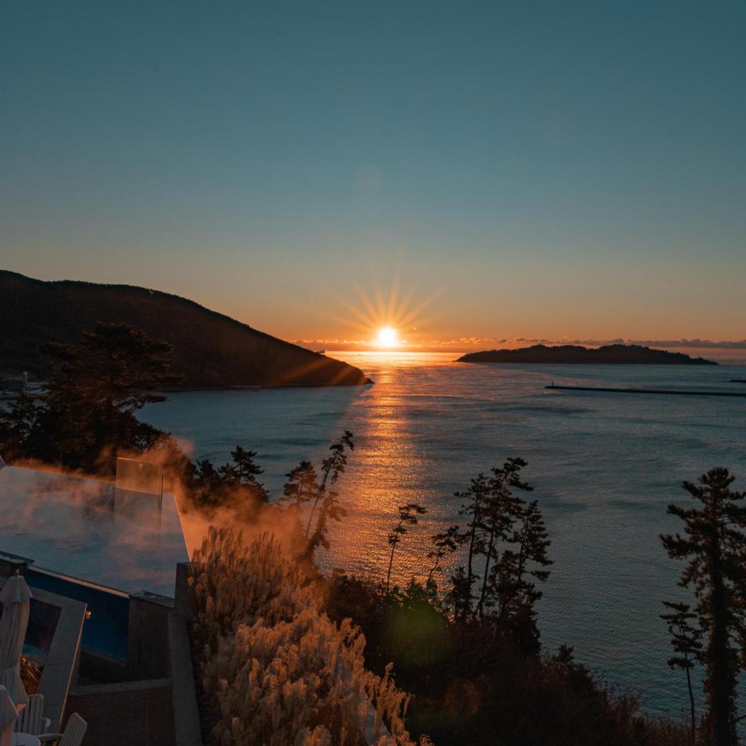 Hotel Sang Sang & Private Sang Sang Pool Villa Geoje Exterior photo